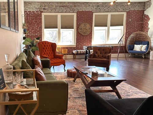 Guest Favorite! Spacious Loft Overlooking NC Transportation Museum