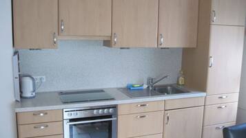 House | Private kitchen | Oven, electric kettle, toaster, cookware/dishes/utensils