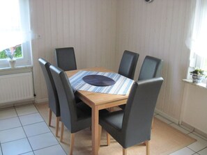 Dining - Antonia Comfortable Holiday Residence (Witzenhausen)