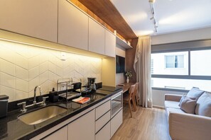 Standard Studio, 1 Bedroom (475642) | Private kitchen | Fridge, microwave, toaster, toaster oven - 360 Athos Paraíso (São Paulo)