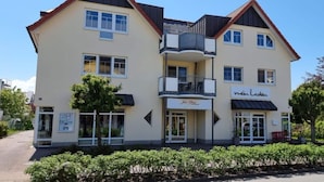 A two-story building with a sign reading "mein Laden" on the ground floor, indicating a store or shop. - Kommodig Utkiek Modern Retreat (Zingst)