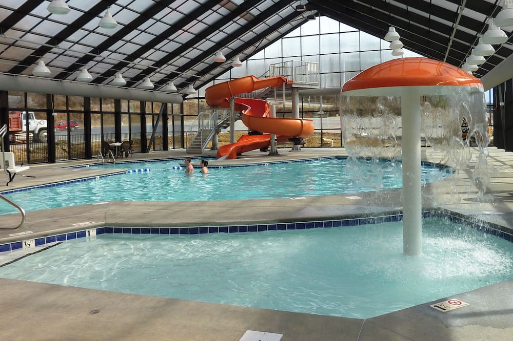 Grand Smokies Resort Lodge