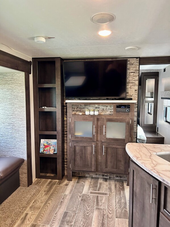Interior - RV Rental Great for Familes w/ Bunkroom!! Across from BEACH (Bolivar Peninsula)