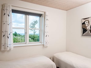 Room - 8 Person Holiday Home in Allinge (Allinge)