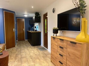 Chalet | Private kitchen - Atmospheric Chalet Near the Wadden Sea (Tzummarum)