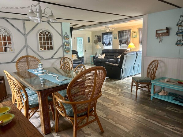 Interior - The Sandy Bottom is the perfect location for your next beach vacation!  (Myrtle Beach)