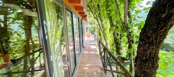 Luxurious Umbrian Retreat for 10 With Private Terrace and Pool