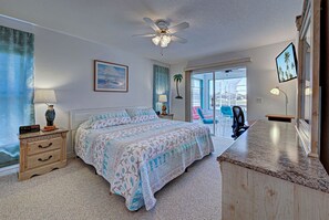 4 bedrooms, desk, travel crib, WiFi