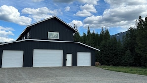 Exterior - Private, second story retreat with amazing views just minutes from town. (Bonners Ferry)
