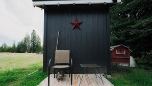 Property grounds - Private, second story retreat with amazing views just minutes from town. (Bonners Ferry)