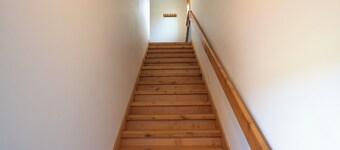 Private, second story retreat with amazing views just minutes from town.
