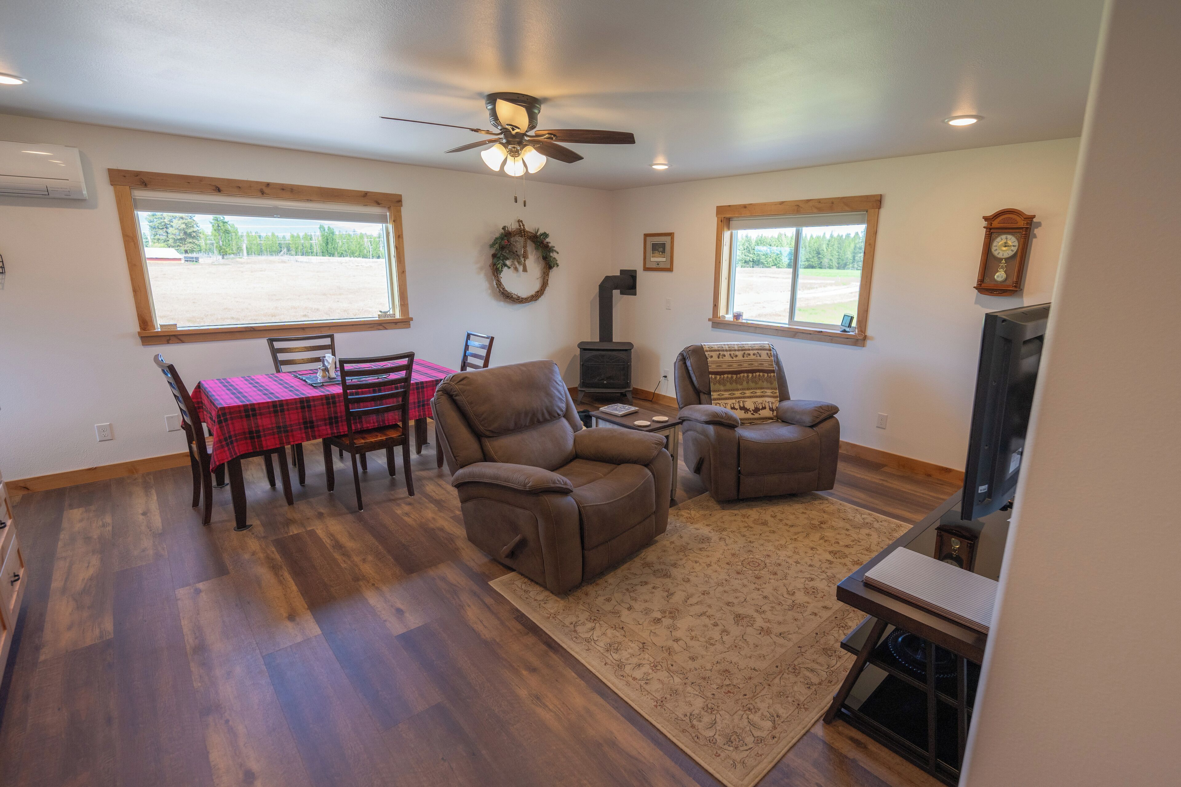 Télévision, cheminée