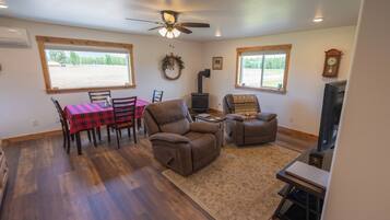 Télévision, cheminée