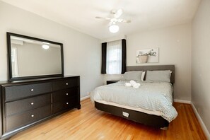 4 bedrooms, free WiFi, bed sheets