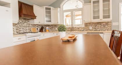 Cozy 3BR Retreat Near Centennial Beach