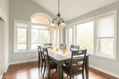 Cozy 3BR Retreat Near Centennial Beach