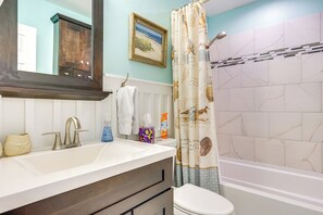 Hair dryer, towels - Cozy Goose Creek Escape w/ Patio & Grill (Goose Creek)