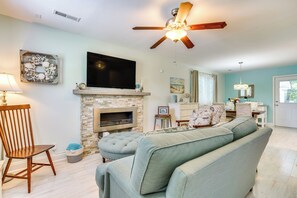 TV, fireplace, DVD player, books - Cozy Goose Creek Escape w/ Patio & Grill (Goose Creek)