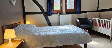 House | 6 bedrooms, individually furnished