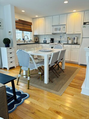 Dining - Adorable Home in the Heart of Ogunquit. Walk to town, beach, and Perkins Cove! (Ogunquit, Maine)