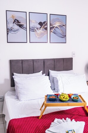 Minibaari, kannettavalle tietokoneelle sopiva työtila, ilmainen Wi-Fi