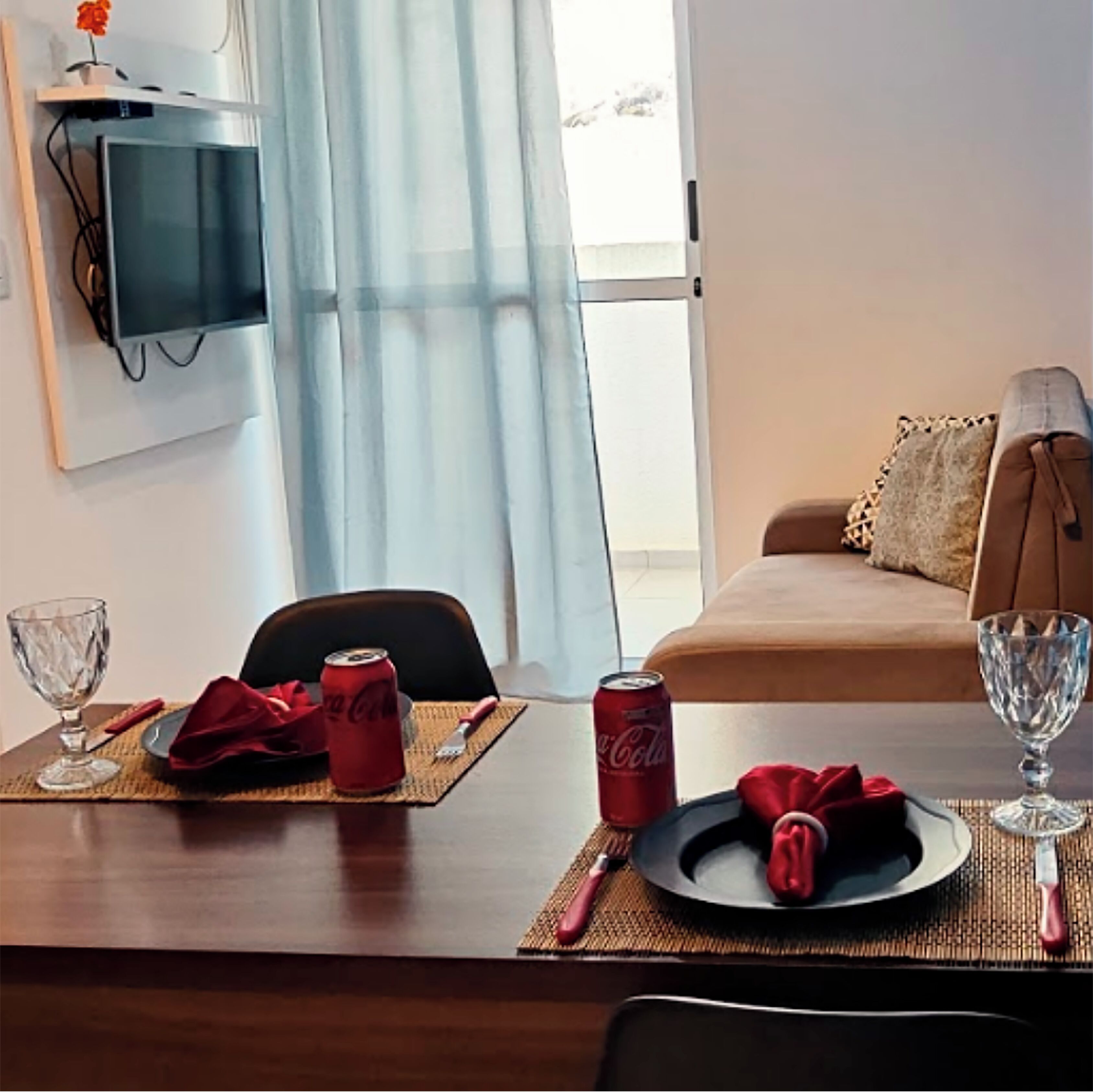 Departamento Confort | Cocina privada | Refrigerador, microondas, parrilla de estufa y utensilios de cocina 