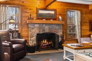 Interior - Hall's Haven - Your Home away from Home (Bellaire)