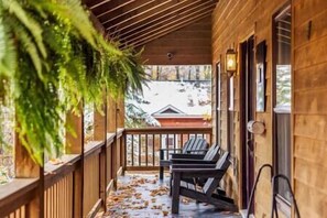 Terrace/patio - Hall's Haven - Your Home away from Home (Bellaire)