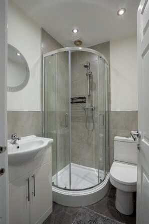 Departamento | Baño | Regadera, secadora de cabello, toallas 