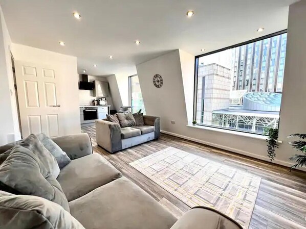 Apartment | Living area | TV - Remarkable 2-bed Apartment in Liverpool (Liverpool)