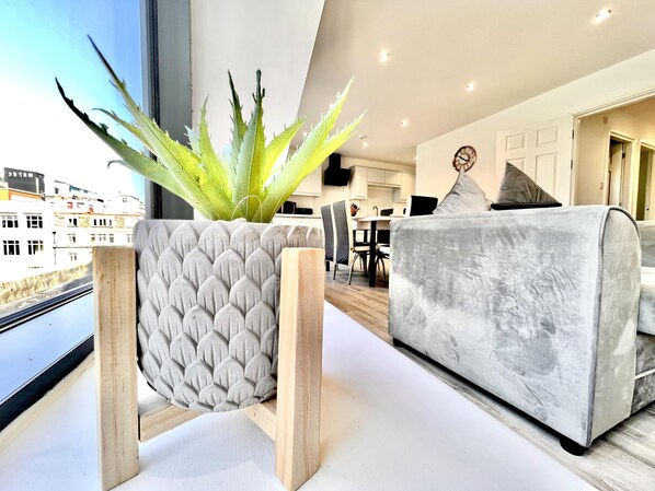 Apartment | Lobby - Captivating 2-bed Apartment in Liverpool (Liverpool)