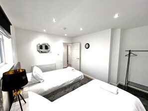 Apartment | 2 bedrooms, iron/ironing board, free WiFi, bed sheets