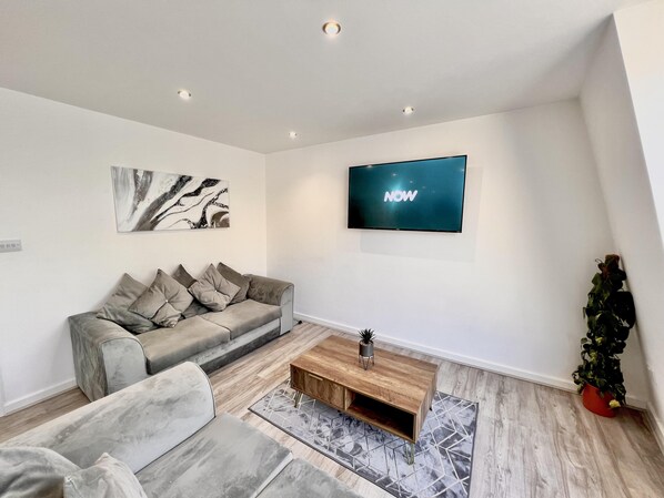 Apartamento | Área de estar | TV