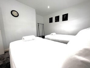 Apartment | 2 bedrooms, iron/ironing board, free WiFi, bed sheets