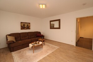 Apartment | Living room - City Apartment With Waterbed (Essen)