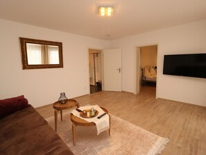 Apartment | Living area - City Apartment With Waterbed (Essen)