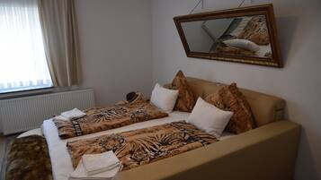 Apartment | 2 bedrooms, individually furnished, bed sheets