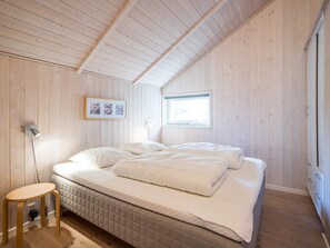 5 bedrooms - 10 Person Holiday Home in Henne (Henne)