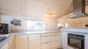 House | Private kitchen - 10 Person Holiday Home in Henne (Henne)