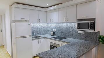 Apartment | Dapur peribadi | Peti sejuk, ketuhar gelombang mikro, dapur, cerek elektrik