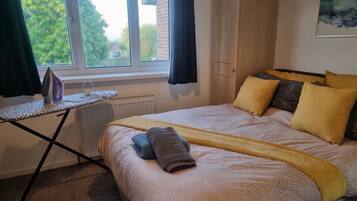 2 bedrooms, iron/ironing board, WiFi, bed sheets
