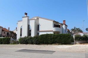 Exterior - LUANA One-Bedroom Apartment with Balcony (Rovinj)