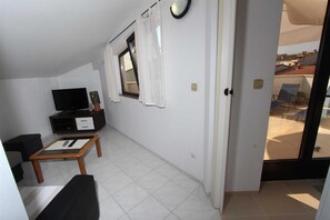 TV - LUANA One-Bedroom Apartment with Balcony (Rovinj)