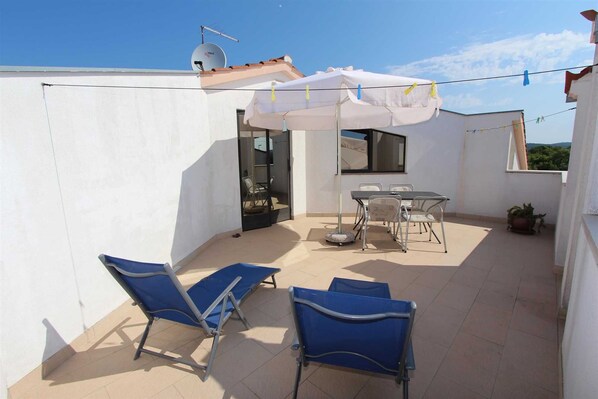 Outdoor dining - LUANA One-Bedroom Apartment with Balcony (Rovinj)