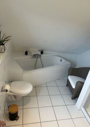 House | Bathroom - Holiday Apartment Enna (Oldersbek)