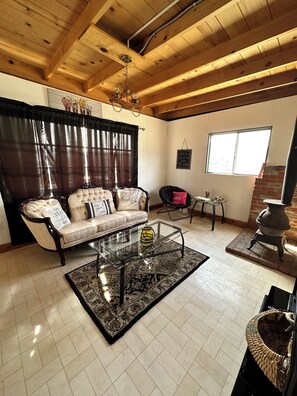 Smart TV, fireplace, DVD player, books - Alarcon Ranch  (Weldon)