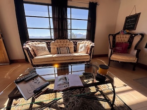 Smart TV, fireplace, DVD player, books - Alarcon Ranch (Weldon)