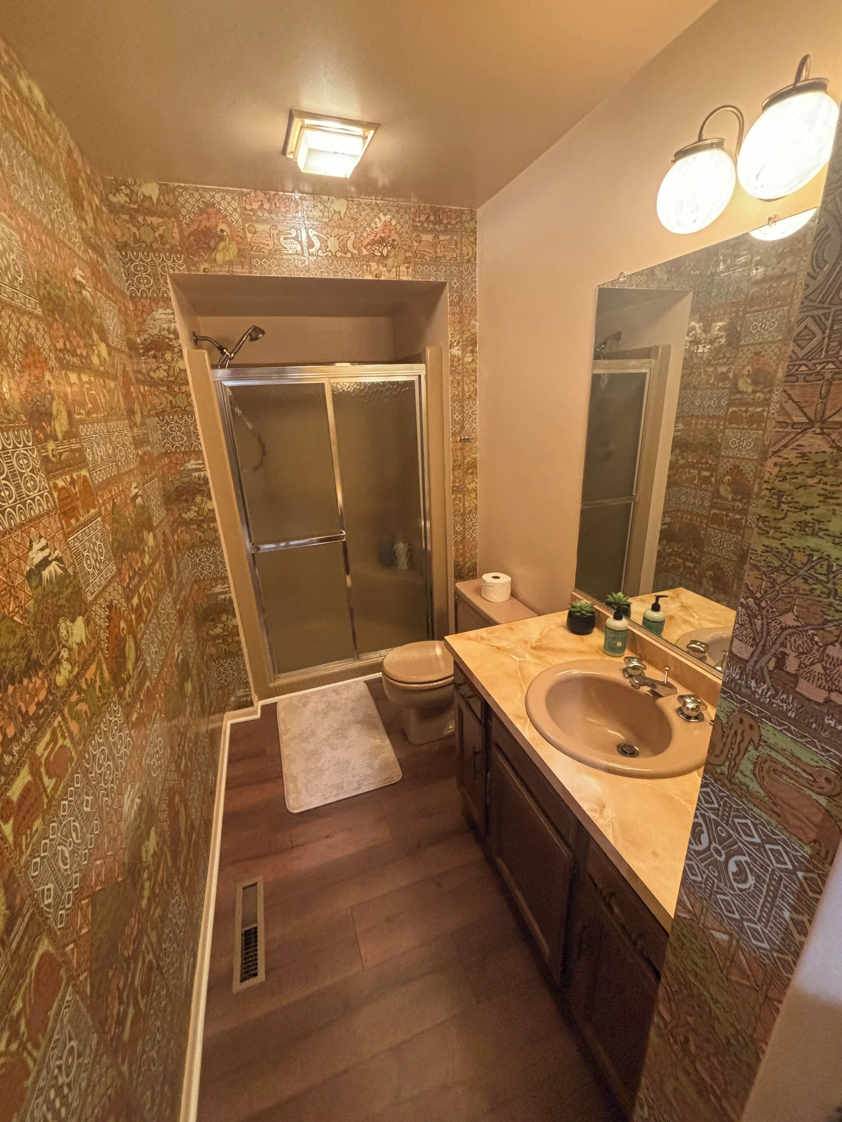 Shower, jetted bath, hair dryer, bidet