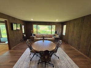 Interior - Spacious Ranch blocks away from downtown McHenry (McHenry)