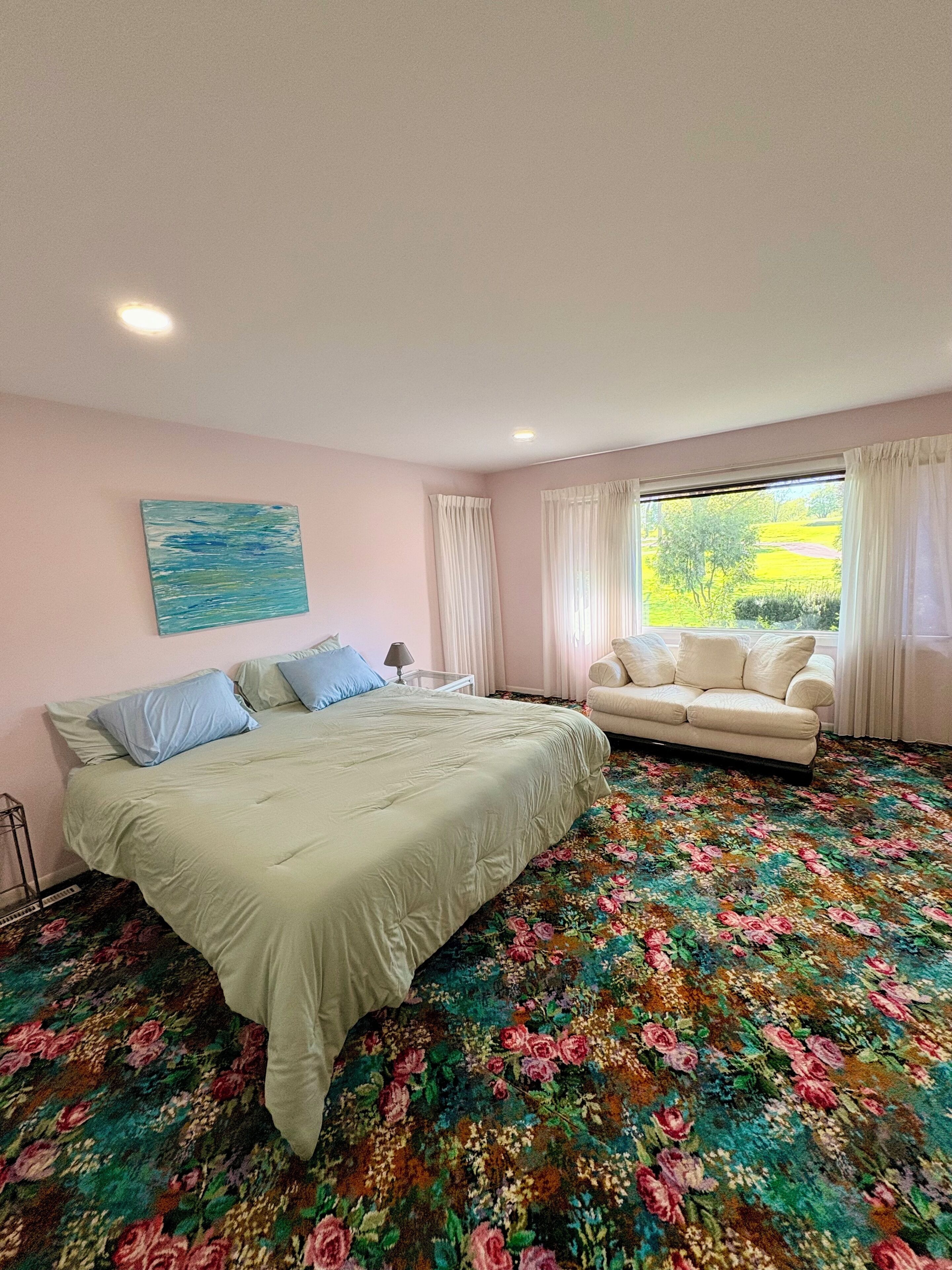 2 bedrooms, in-room safe, desk, iron/ironing board